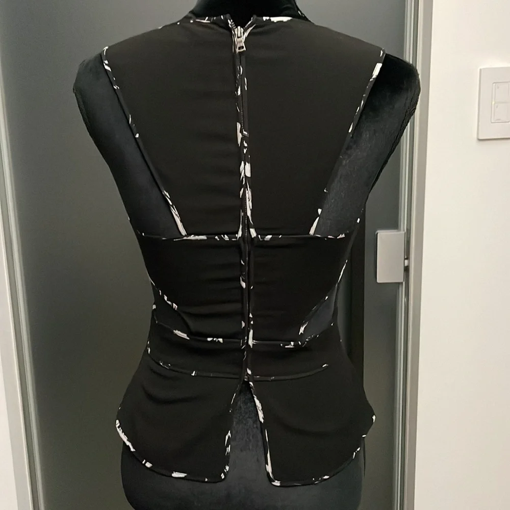 BCBGMAZAZRIA STUNNING TOP - Picture 7 of 9